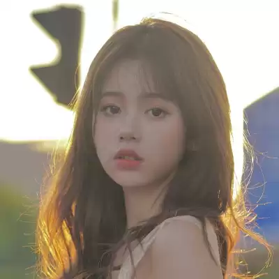 仰映容